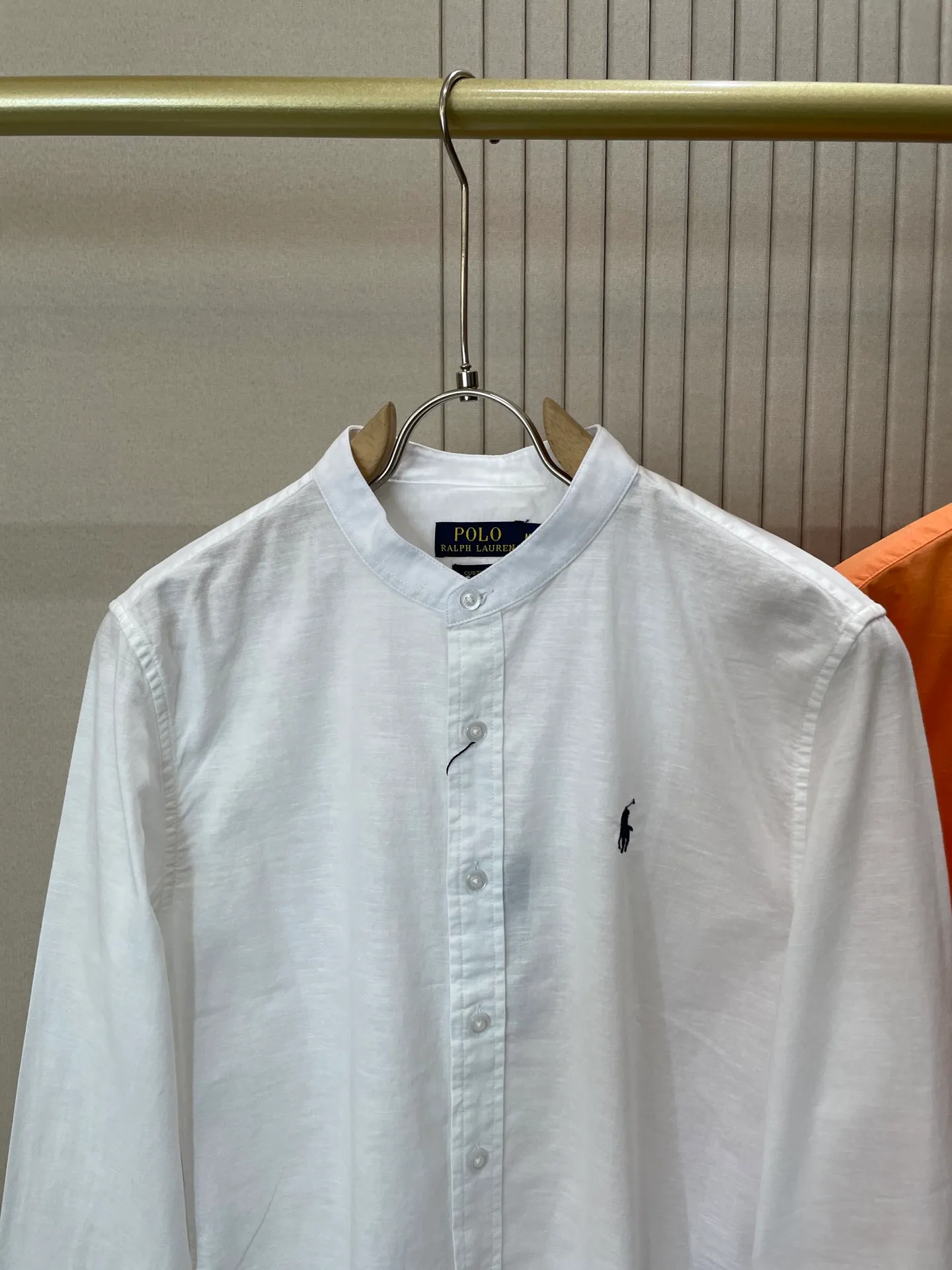 P220 🌸🌸🌸 POLO Ralph Lauren [High Quality] Classic shirt! The classic casual shirt made of pure cotton and linen has a unique design. It has a simple, clean and classic silhouette. It is a versatile style that can be switched at will. The fabric feels soft and delicate, highly breathable, and is close to the skin and comfortable to wear. It can be worn alone as an inner layer. Its versatile performance is beyond your imagination! The upper body of the ready-to-wear is simple and classic yet elegant! Size:M-XXL